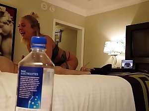 Stupid Duct Bottle! Madelyn Monroe Fucks Stranger apropos Vegas