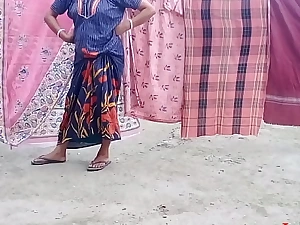 Bengali Desi Village Wife and Her Boyfriend Dogystyle fuck alfresco ( Certified video By Localsex31)