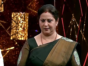 Hot added to sexy actress geetha aunty band together show