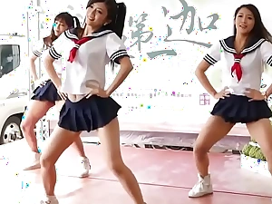 The classmate’s skirt was changed to be too short. After dancing, report to the discipline office (Ting Wei, Xuanxuan, pat)