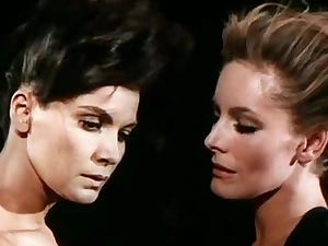 Anita Strindberg,Florinda Bolkan in Lucertola Con Frigid Pelle Di Donna, Una (1971)