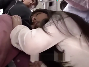 Japanese Bus Pissing (10 Dk Eli ile iseterek Orgazım Yaptırıyor )