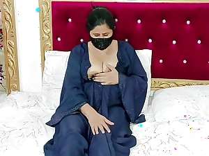 Niqab Muslim Lady Fucking Pussy Wide A Beamy Dildo
