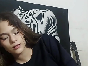 Despierto a mi pequeña hermanastra para follarla duro por el culo y venirme por dentro de el. H.L.